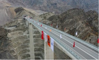 "Yeni Yusufeli Yolları" açıldı